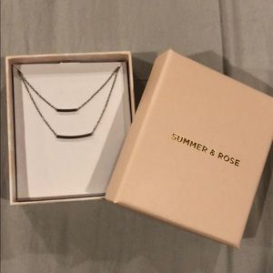 Summer & Rose double bar necklace in white!